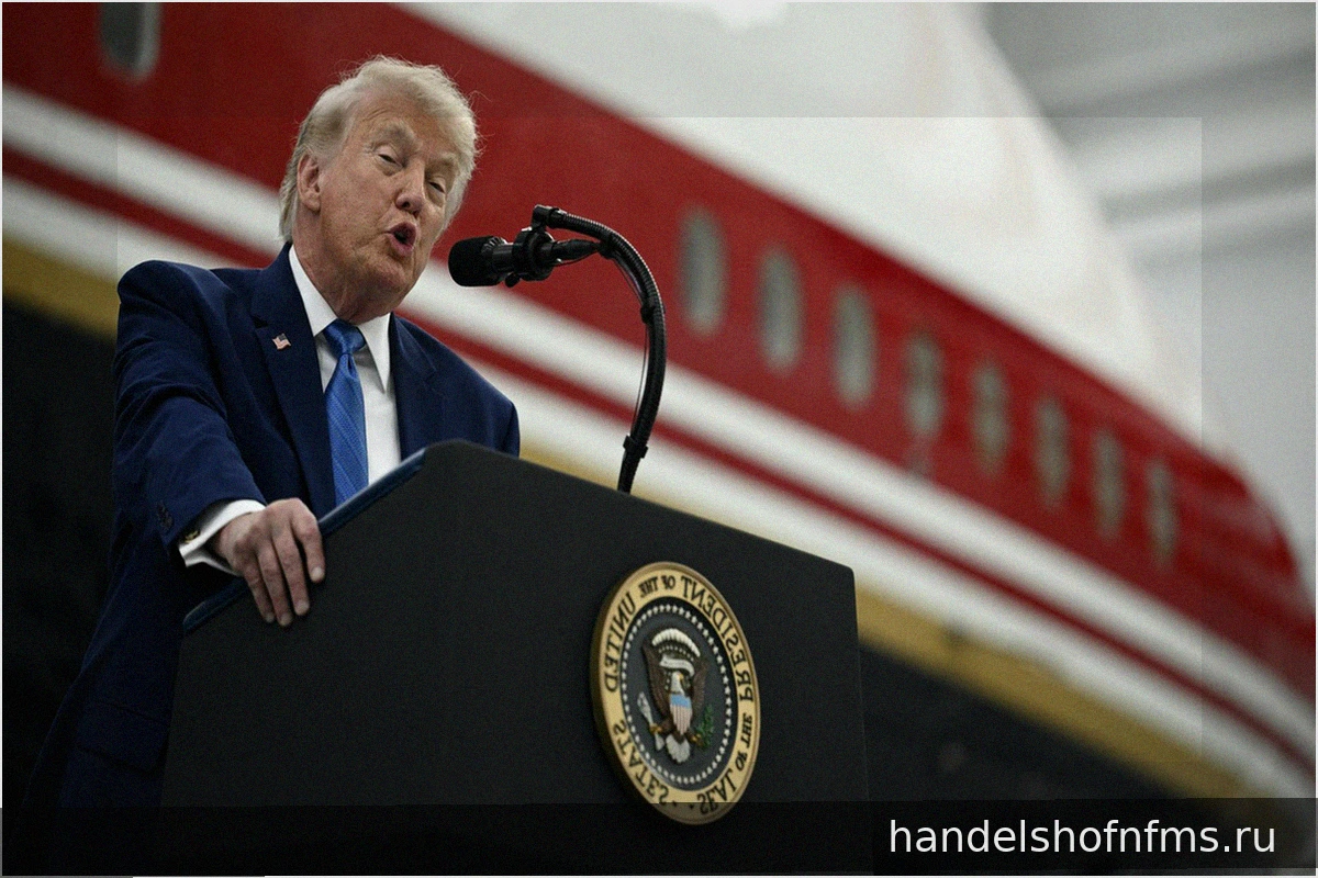 Книга раскрывает: Трамп считает себя могущественнее Наполеона, Сталина, Мао и Гитлера