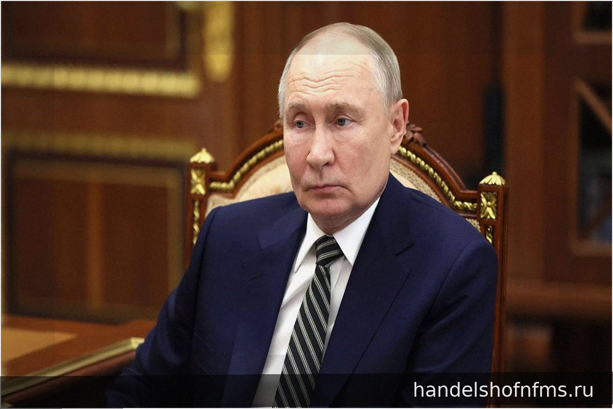 Путин почтил память погибших в Старобельске и приказал МО РФ готовить ответ