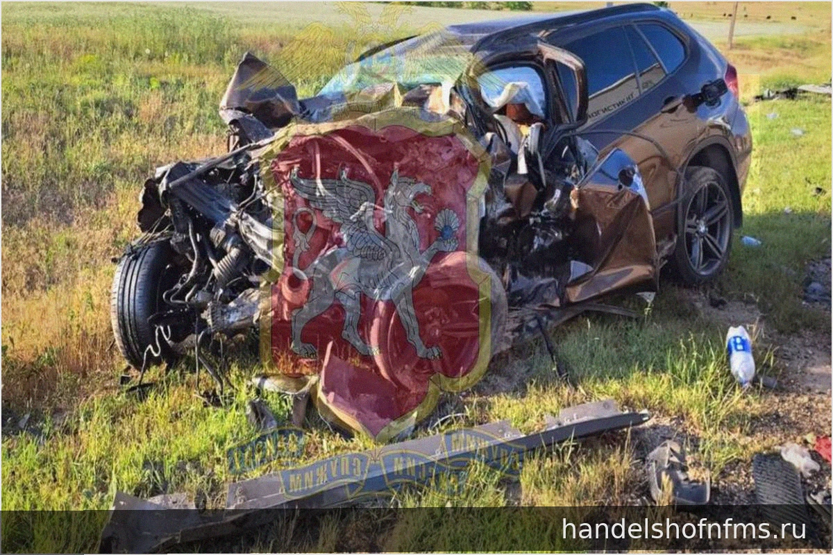 Смертельное ДТП в Крыму: в аварии с микроавтобусом погибли двое, включая подростка